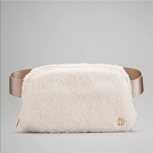 NWT Lululemon Everywhere Fleece Belt Bag Ivory